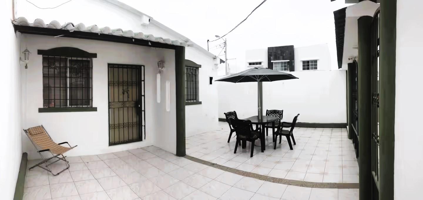 Casa en venta en Santa Elena | Santa Elena | Santa Elena, Casa Vacacional a Pocos Pasos del Mar en Punta Carnero, 65 m²