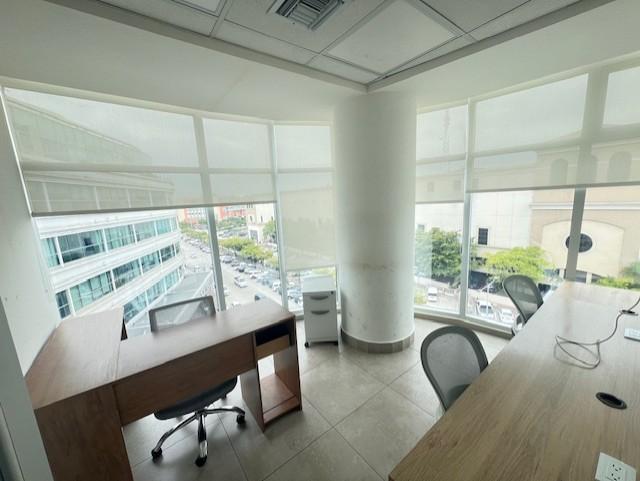 Oficina en alquiler en Ecuador | Guayas | Samborondón, Edificio Los Arcos Plaza, 133 m²