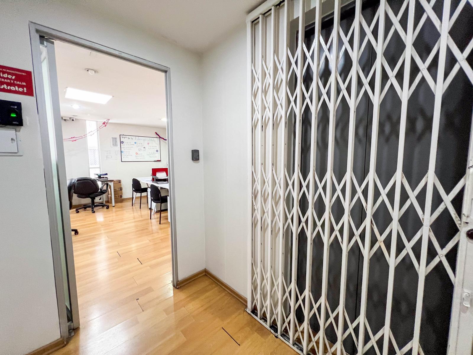 Oficina en venta en Pichincha | Quito | La Pradera, Mariano Aguilar y Diego de Almagro, 430 m²