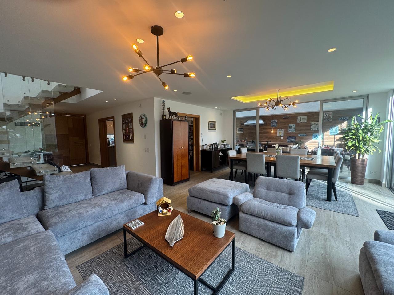 Casa en venta en Pichincha | Quito | Cumbayá, Alfredo Vera y Cesar Borja  Oe9-213, 422 m²