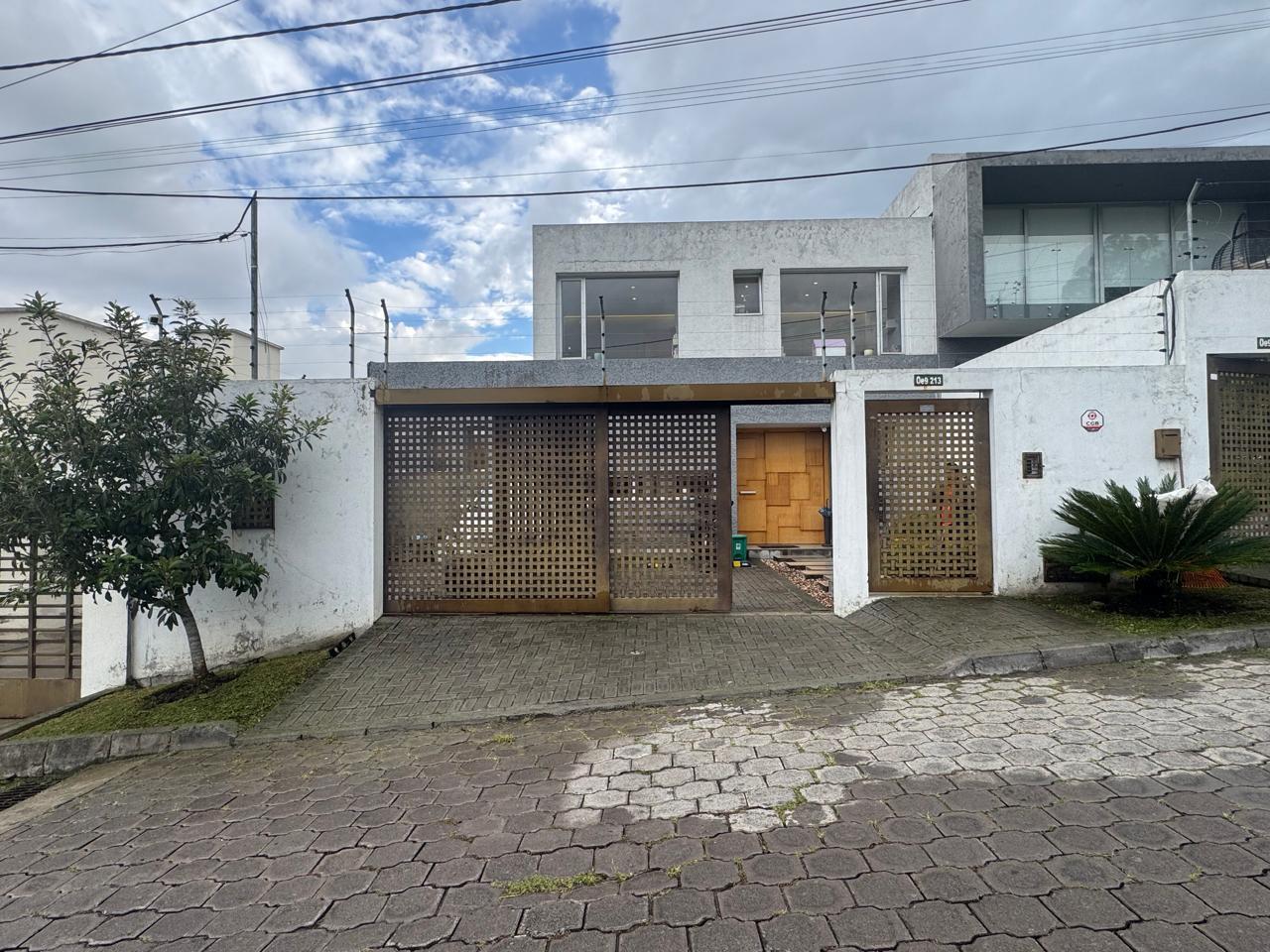 Casa en venta en Pichincha | Quito | Cumbayá, Alfredo Vera y Cesar Borja  Oe9-213, 422 m²