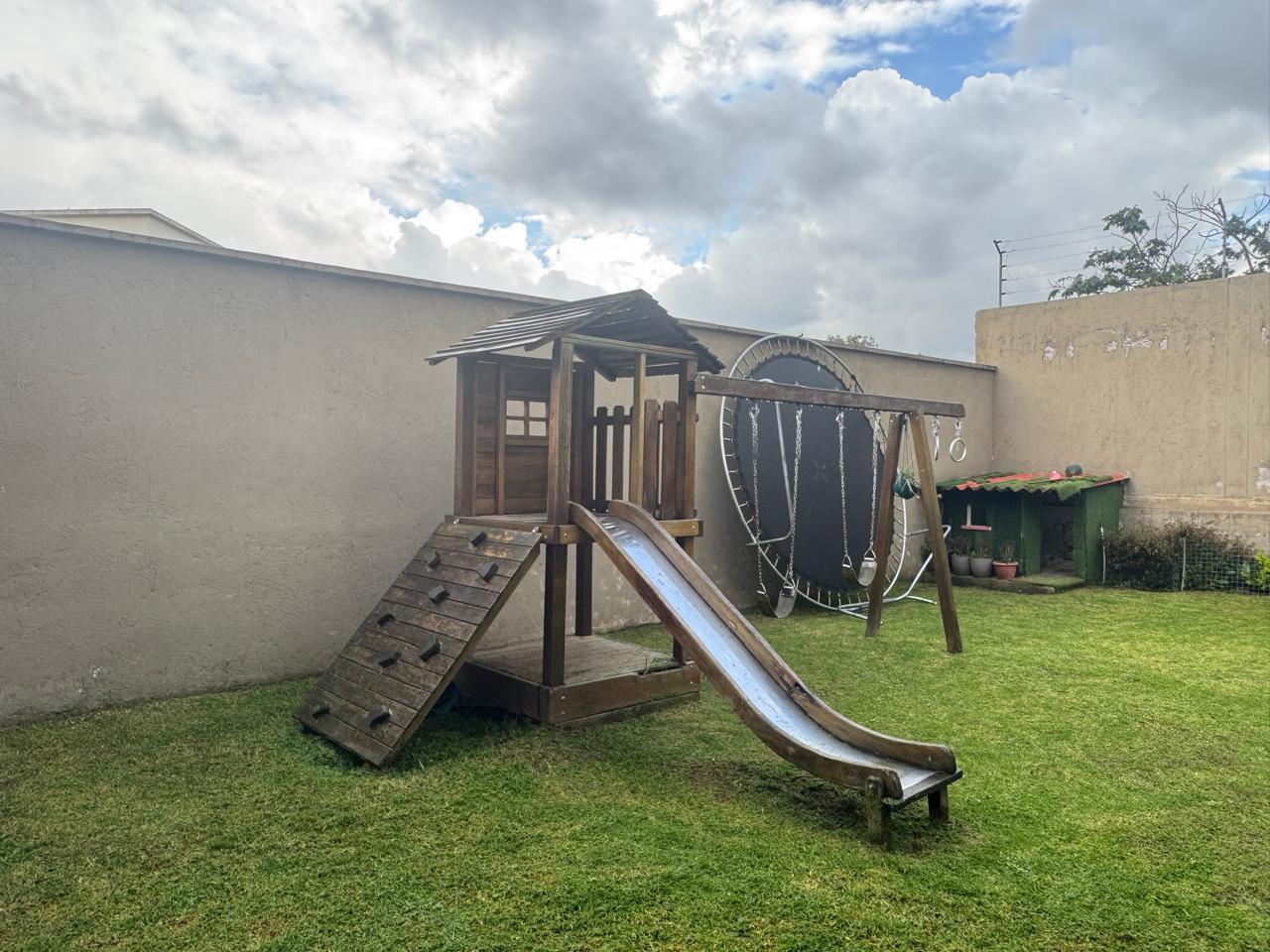 Casa en venta en Pichincha | Quito | Cumbayá, Alfredo Vera y Cesar Borja  Oe9-213, 422 m²