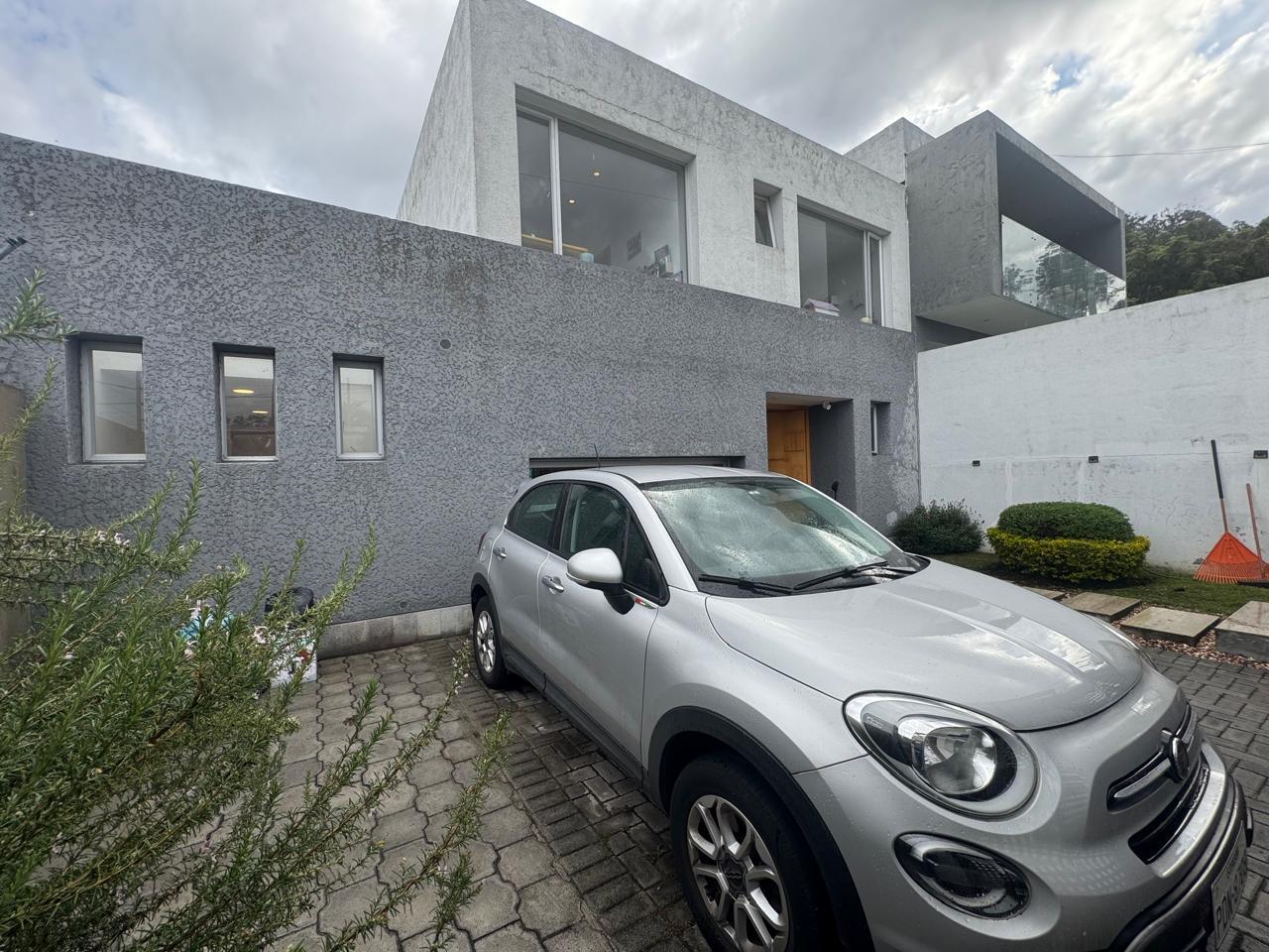 Casa en venta en Pichincha | Quito | Cumbayá, Alfredo Vera y Cesar Borja  Oe9-213, 422 m²