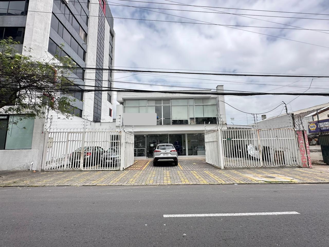 Commercial Building in La Colón
