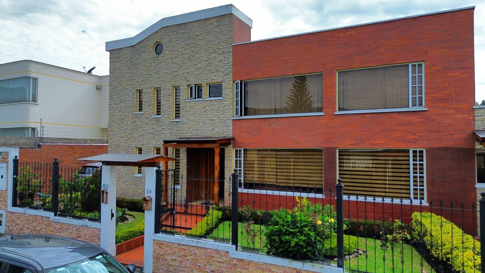 Casa en venta en Pichincha | Quito | Conocoto, Casa Urbanizacion San German Conocoto, 452 m²