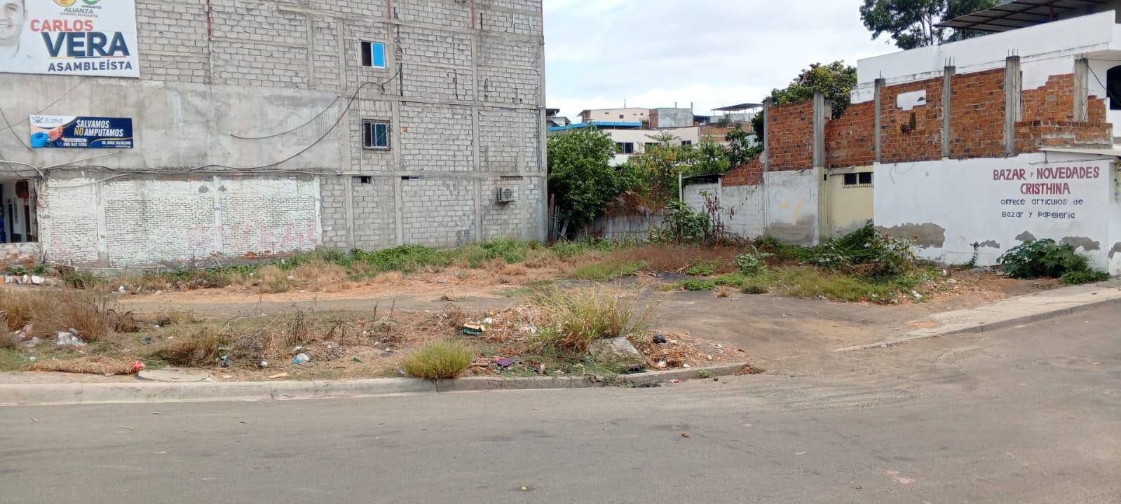 Land in Montecristi Center (770 m² on Av. Metropolitana de Montecristi) 3