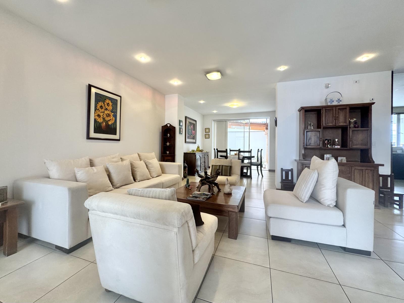 HOUSE FOR SALE IN SAN JUAN ALTO CUMBAYÁ 3