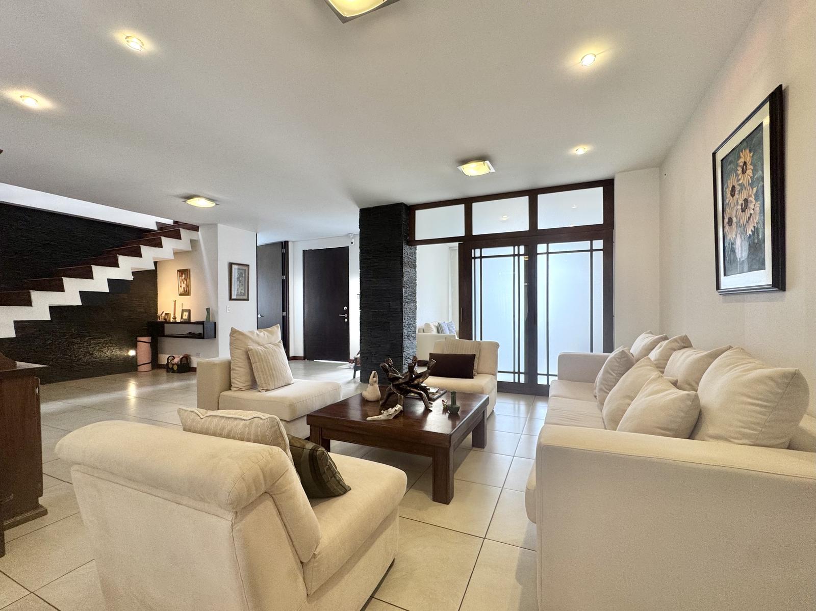 HOUSE FOR SALE IN SAN JUAN ALTO CUMBAYÁ 4
