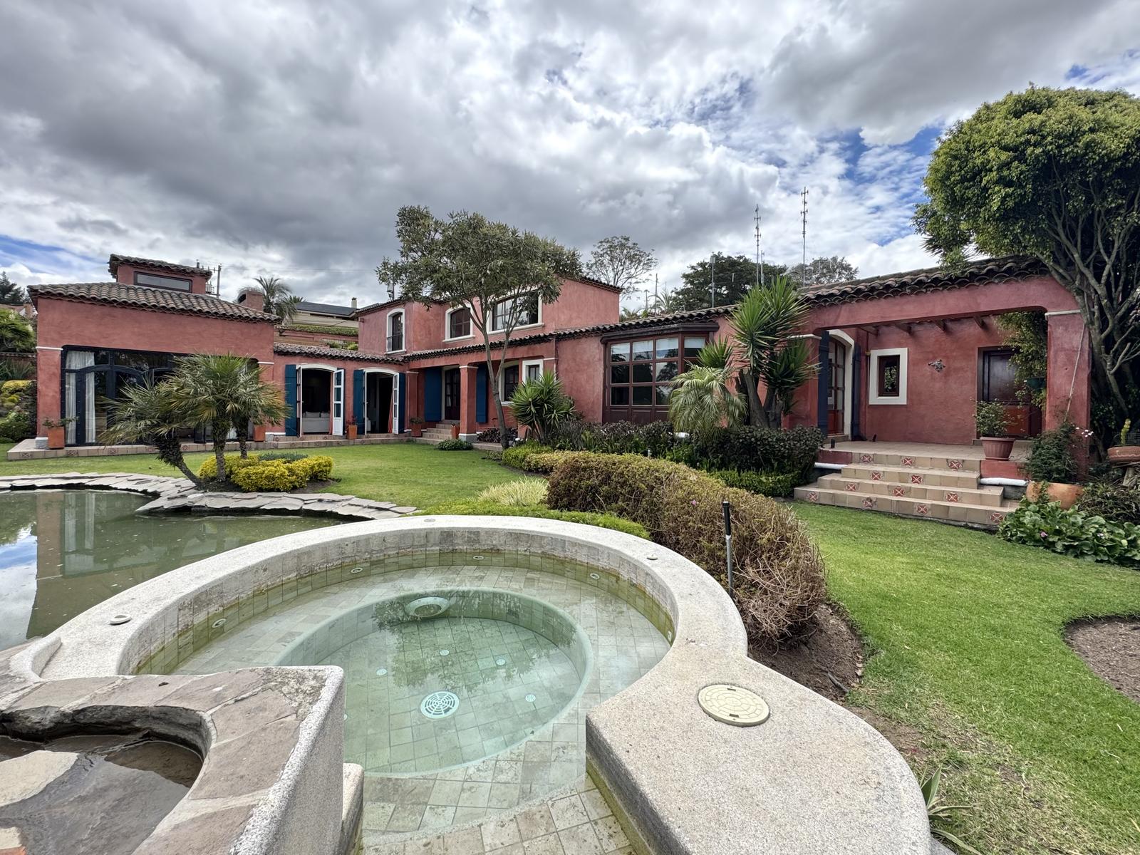 Casa en venta en Pichincha | Quito | Monteserrín, Campo Alegre, Monteserrín, 850 m²