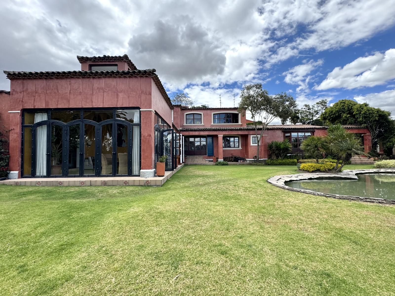 Casa en venta en Pichincha | Quito | Monteserrín, Campo Alegre, Monteserrín, 850 m²