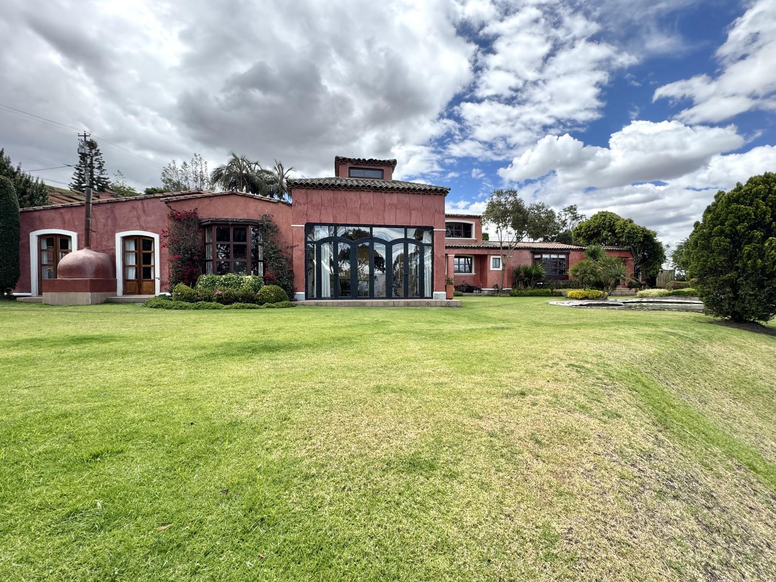 Casa en venta en Pichincha | Quito | Monteserrín, Campo Alegre, Monteserrín, 850 m²