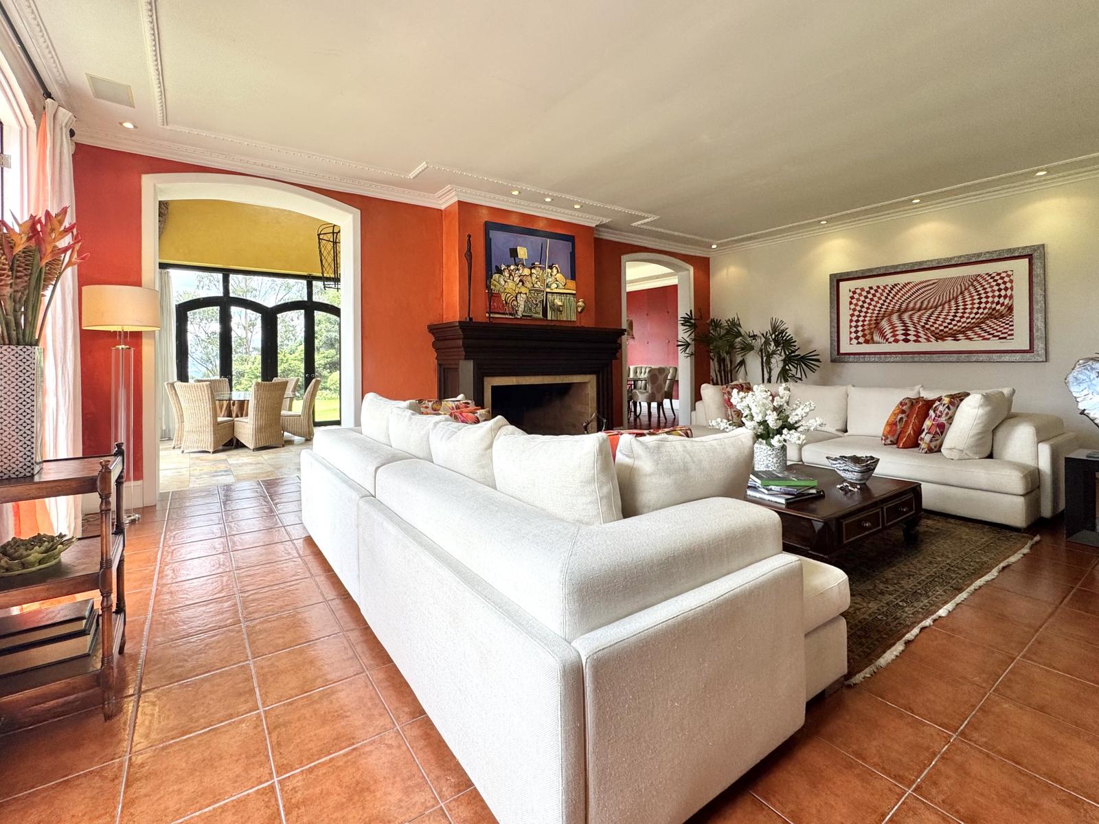 Casa en venta en Pichincha | Quito | Monteserrín, Campo Alegre, Monteserrín, 850 m²