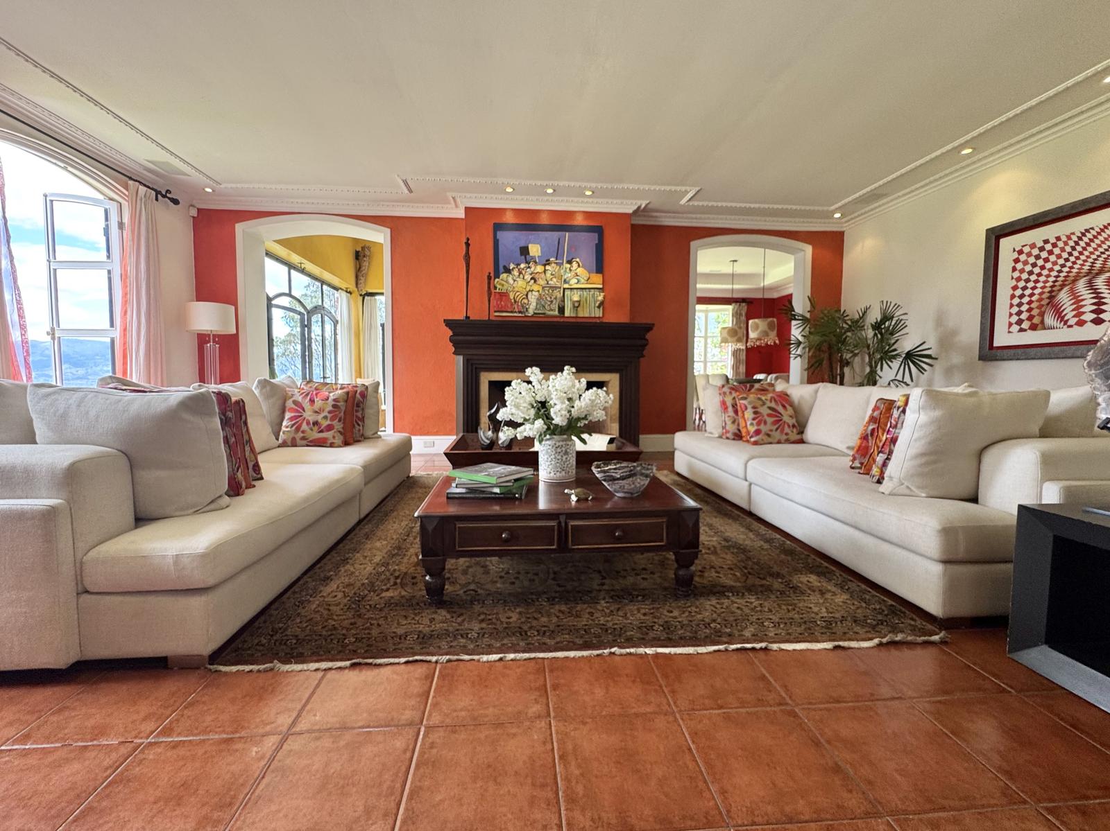 Casa en venta en Pichincha | Quito | Monteserrín, Campo Alegre, Monteserrín, 850 m²