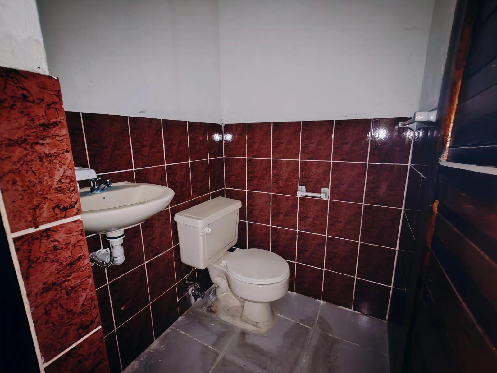 FOR SALE: 3-STORY HOUSE WITH COMMERCIAL SPACE IN CARAPUNGO 5