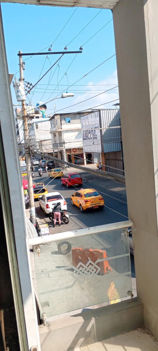 Commercial Building in Downtown Manta 2