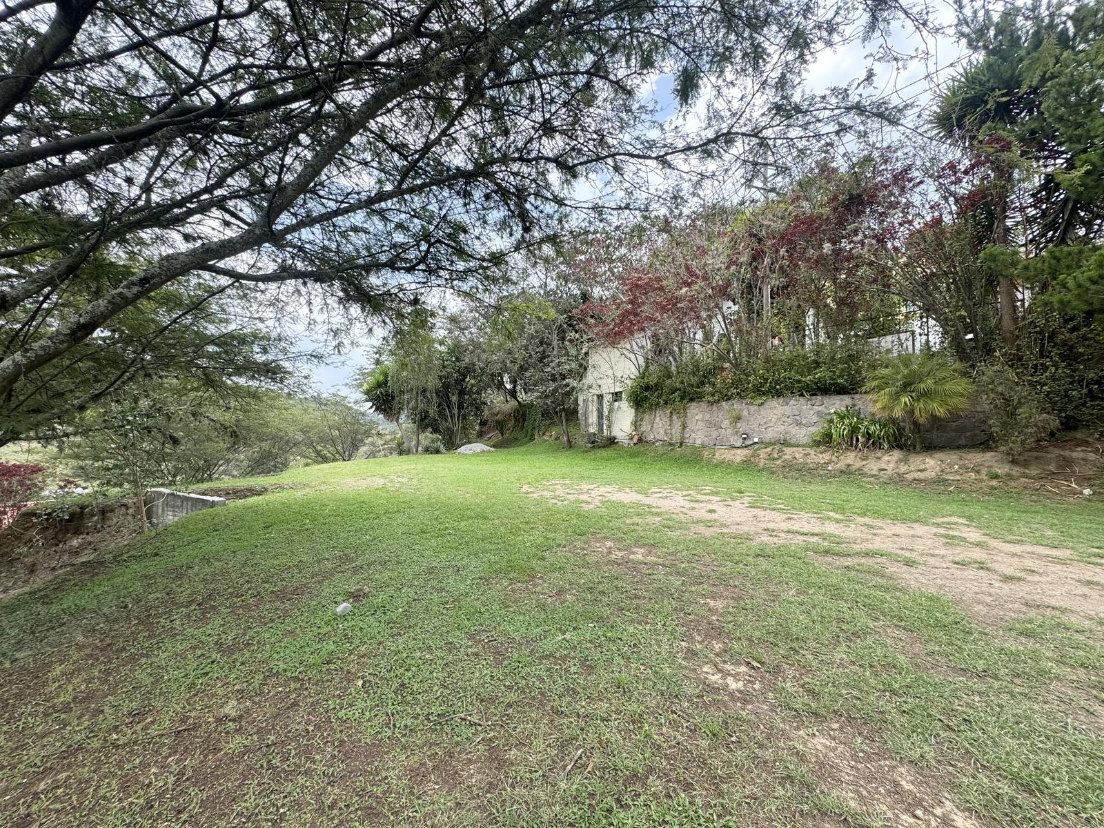 FLAT LAND FOR SALE IN CUMBAYÁ NEAR THE CHAQUIÑÁN 3