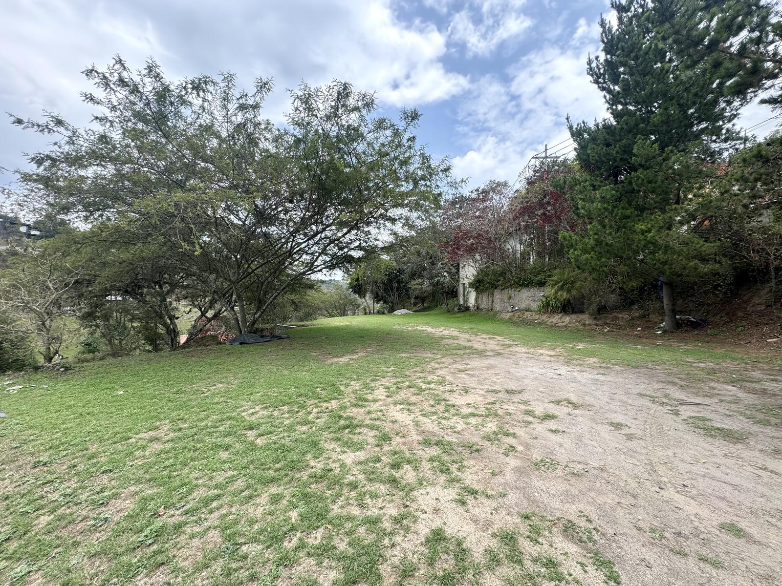 FLAT LAND FOR SALE IN CUMBAYÁ NEAR THE CHAQUIÑÁN 4