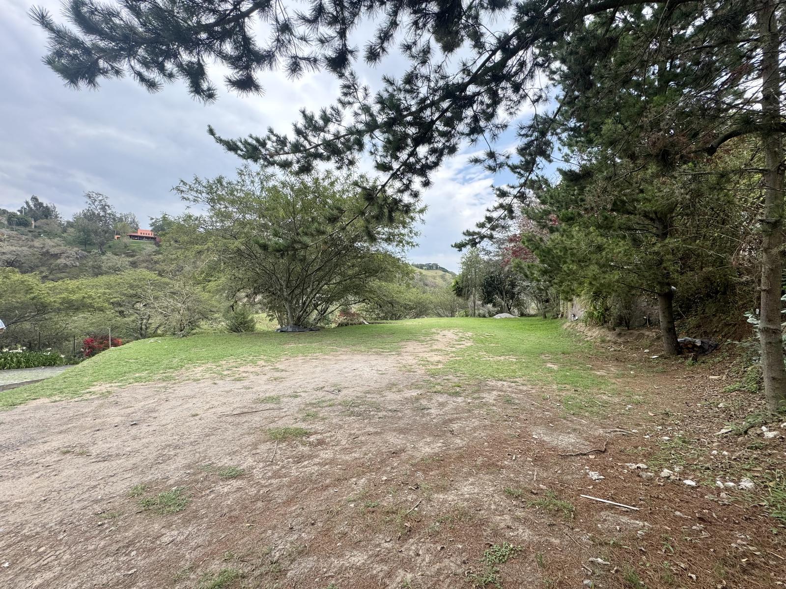 FLAT LAND FOR SALE IN CUMBAYÁ NEAR THE CHAQUIÑÁN 2
