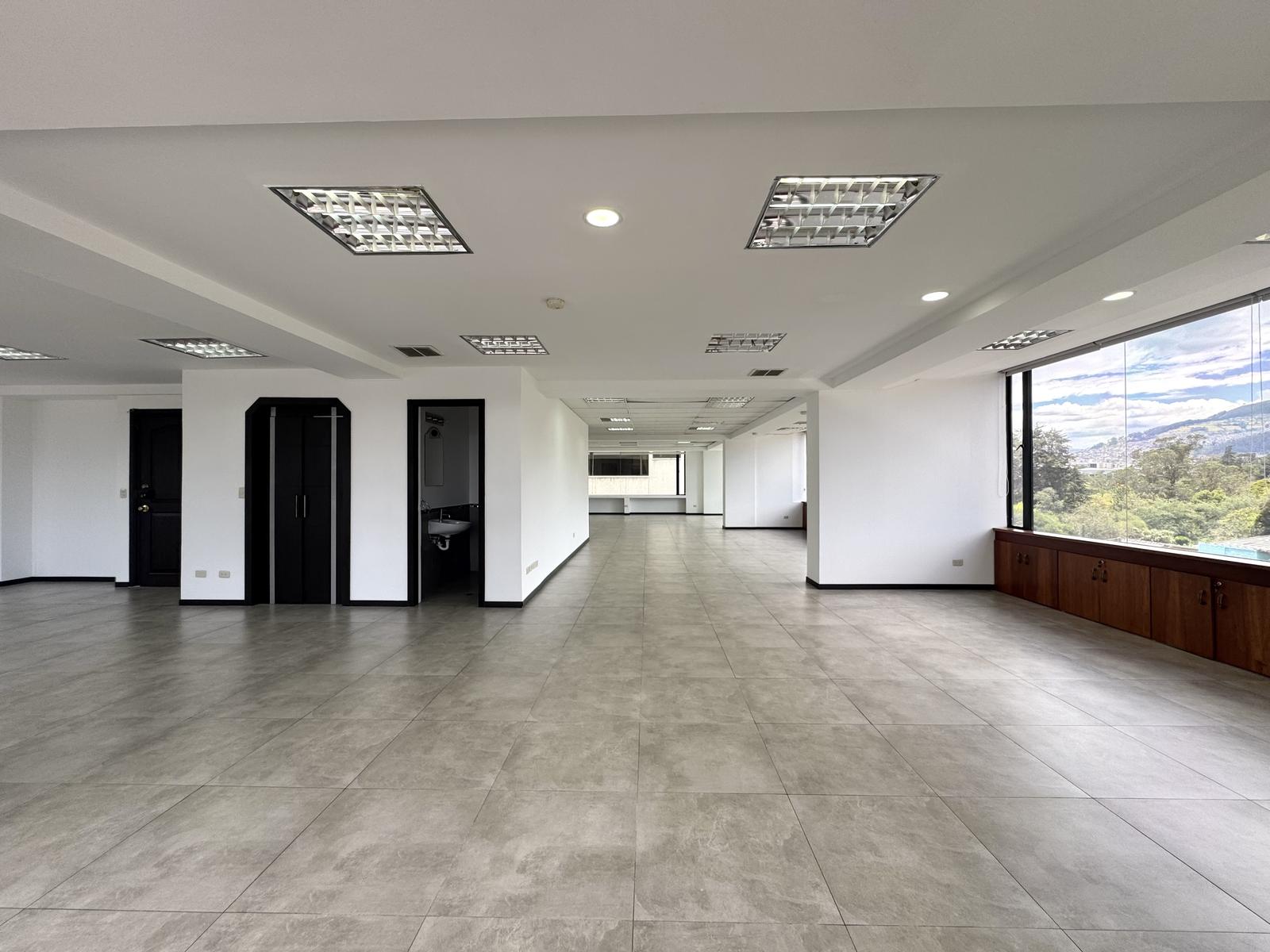 Oficina en alquiler en Pichincha | Quito | La Carolina, República del Salvador y Av. Shyris, 77 m²