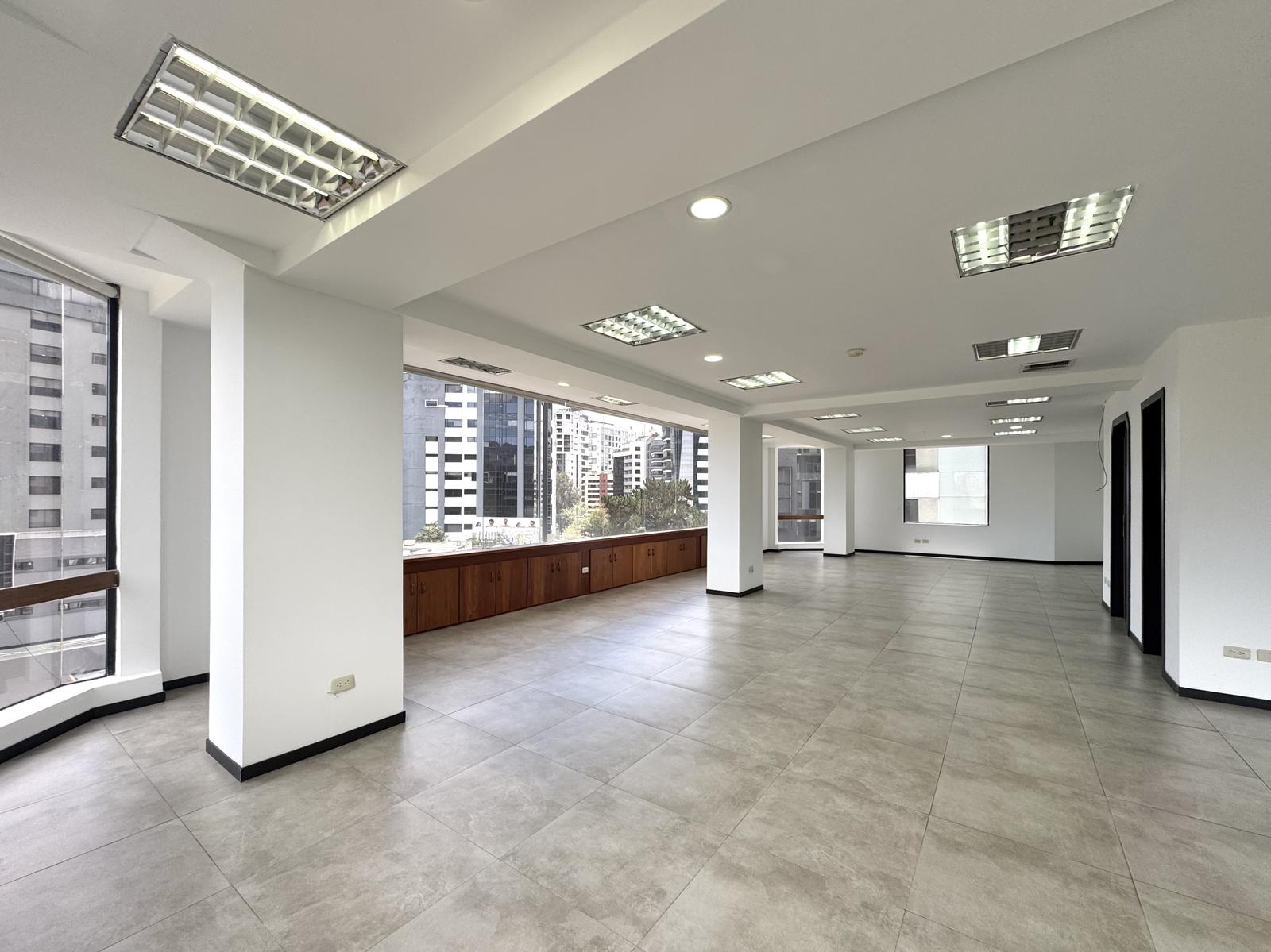 Oficina en alquiler en Pichincha | Quito | La Carolina, República del Salvador y Av. Shyris, 77 m²