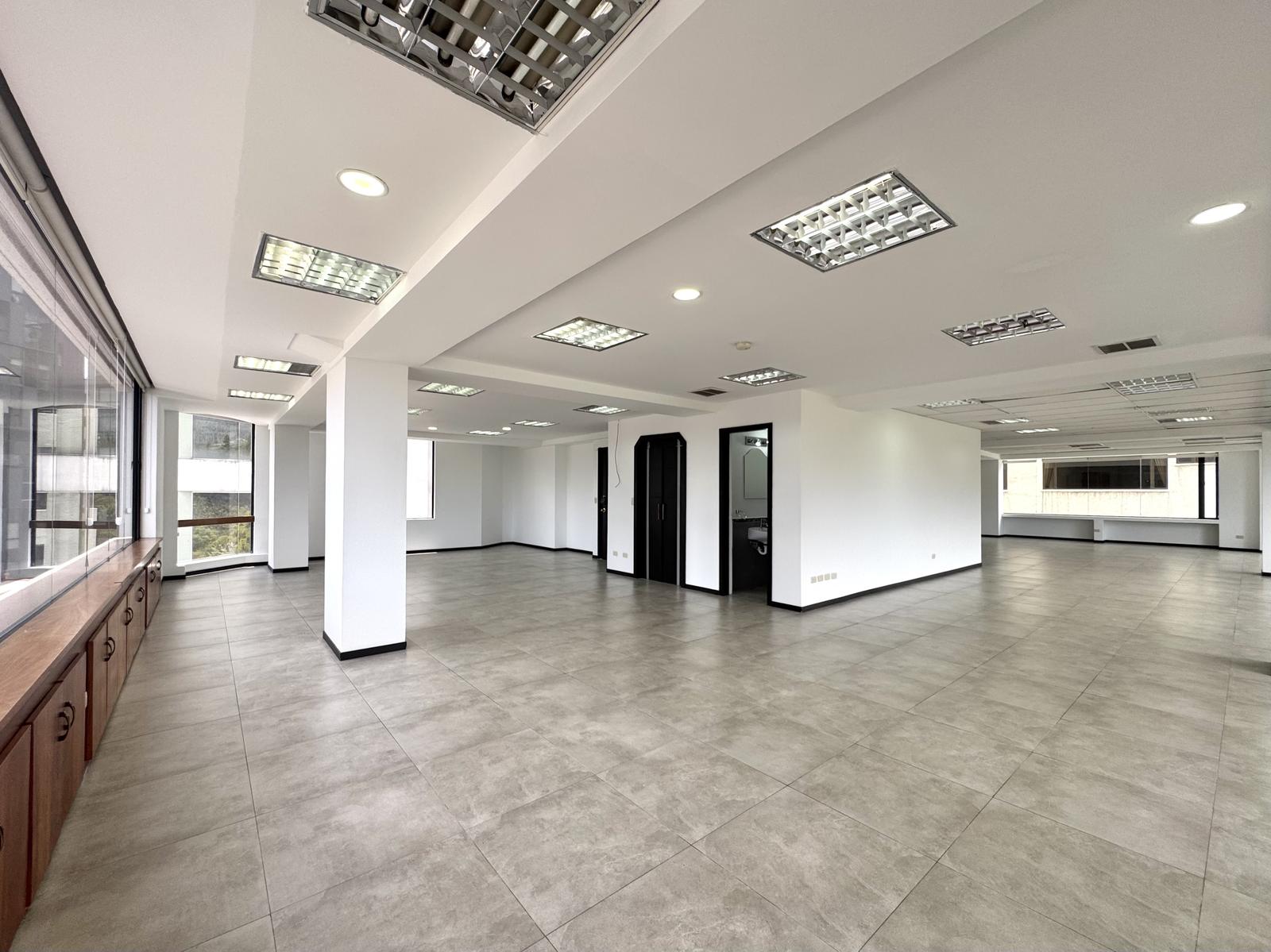 Oficina en venta en Pichincha | Quito | La Carolina, República del salvador y Shyris, 268 m²