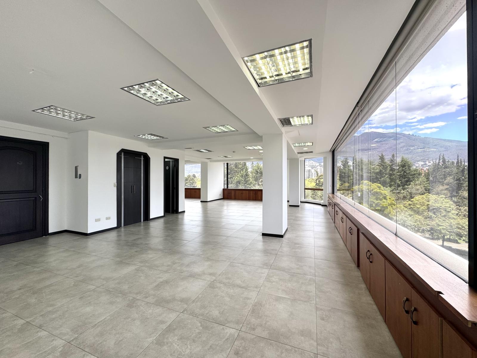 Oficina en venta en Pichincha | Quito | La Carolina, República del salvador y Shyris, 268 m²