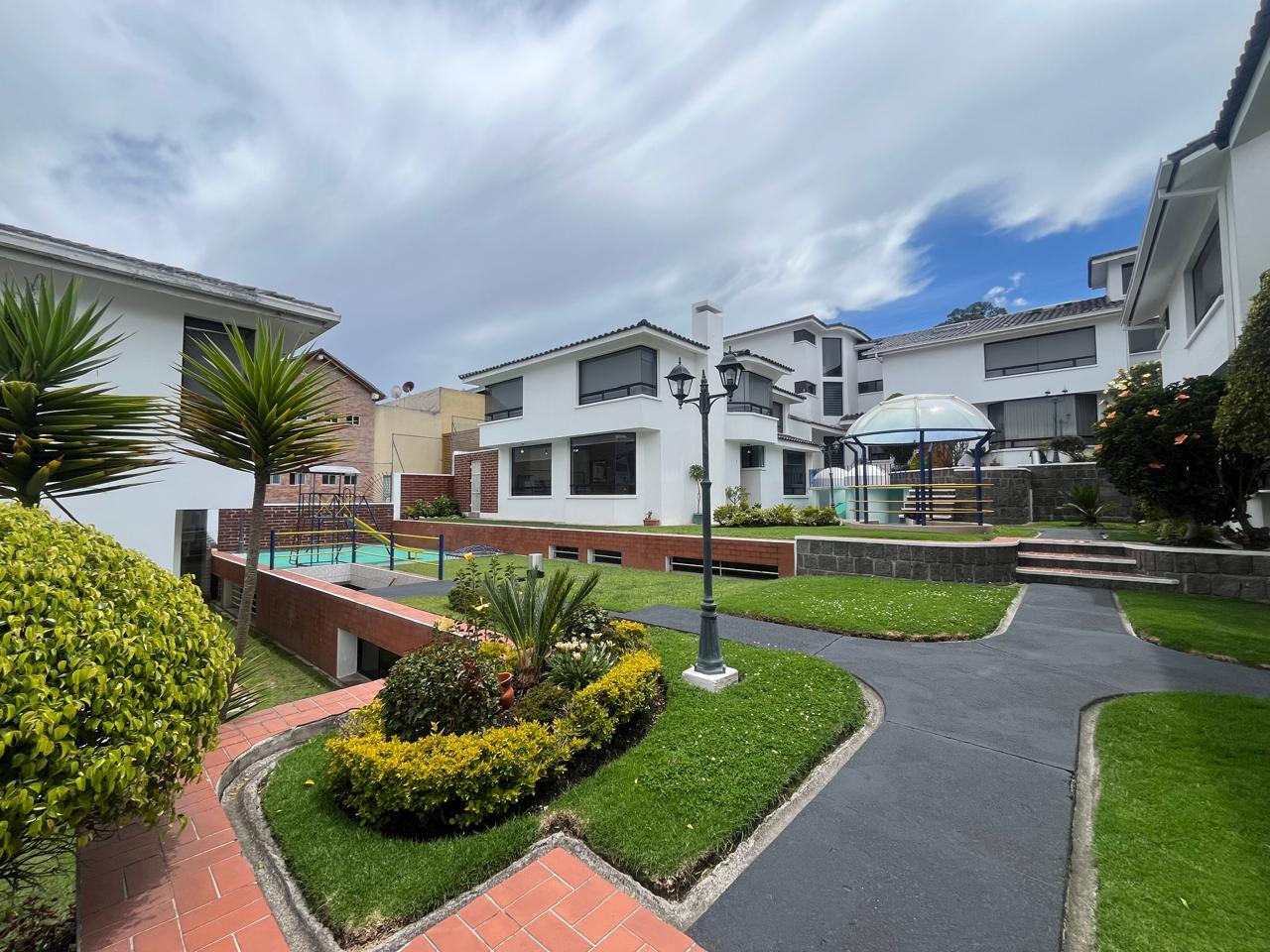 Casa en venta en Pichincha | Quito | Norte de Quito, CASA EN VENTA EN URBANIZACION PRIVADA SECTOR COLEGIO SEK AMAGASI