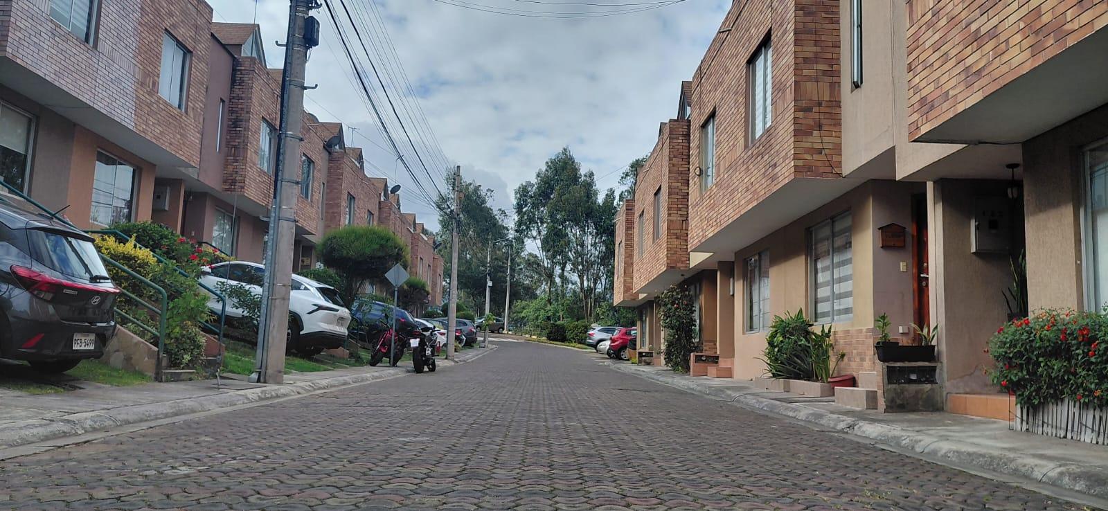 House for Sale Genova Complex Bellasvista Sector Carretas 3