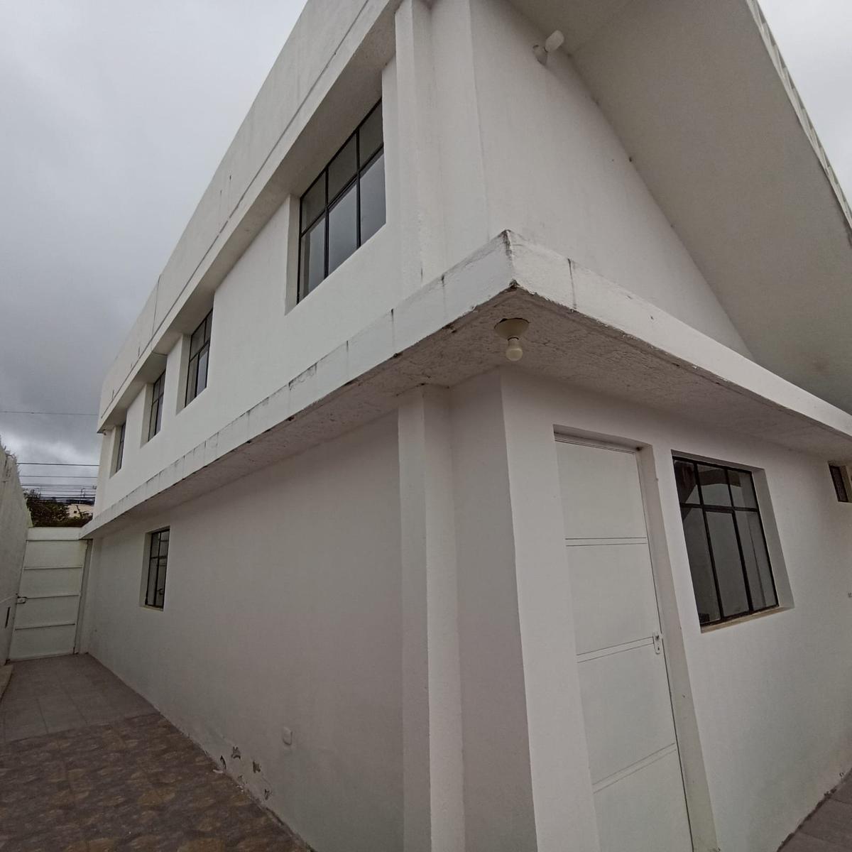 Casa en venta en Ecuador | Imbabura | Ibarra, CASA CON LOCAL COMERCIAL Y TERRENO 200 M2 IBARRA- PRIORATO YAHUARCOCHA, 280 m²