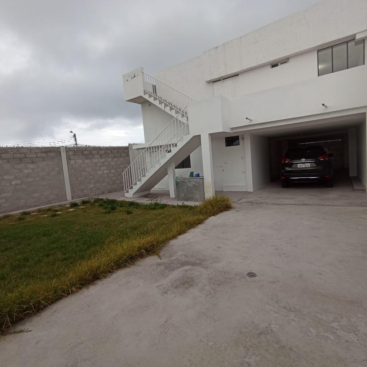 Casa en venta en Ecuador | Imbabura | Ibarra, CASA CON LOCAL COMERCIAL Y TERRENO 200 M2 IBARRA- PRIORATO YAHUARCOCHA, 280 m²