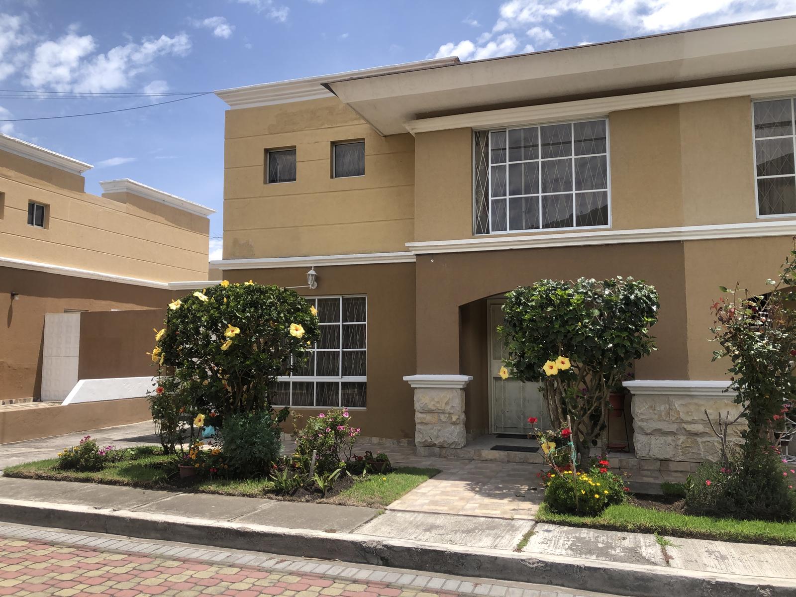 Casa en venta en Pichincha | Quito | Mitad del Mundo, Casa, Mitad del mundo-Conjunto Privado 255,28 m²