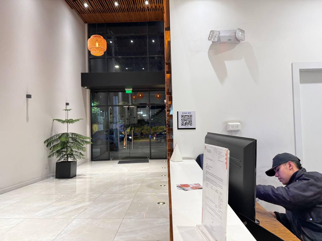 OFFICE FOR RENT 4 BLOCKS FROM QUICENTRO NORTE 5