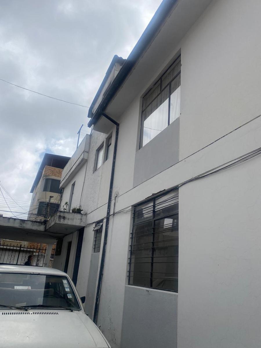 Independent Rental House for Sale in Kennedy Sector - 2 Apartments, 1 Suite 3