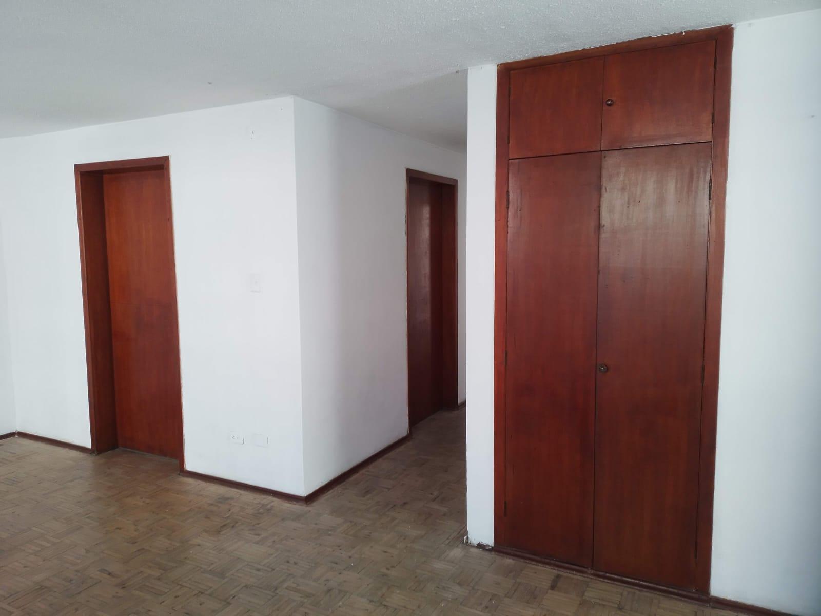 Independent Rental House for Sale in Kennedy Sector - 2 Apartments, 1 Suite 4