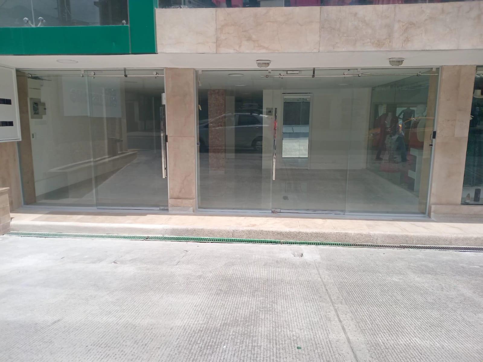 Local en alquiler en Pichincha | Quito | La Carolina, Avenida Eloy Alfaro E3- 57 e Inglaterra, 296 m²