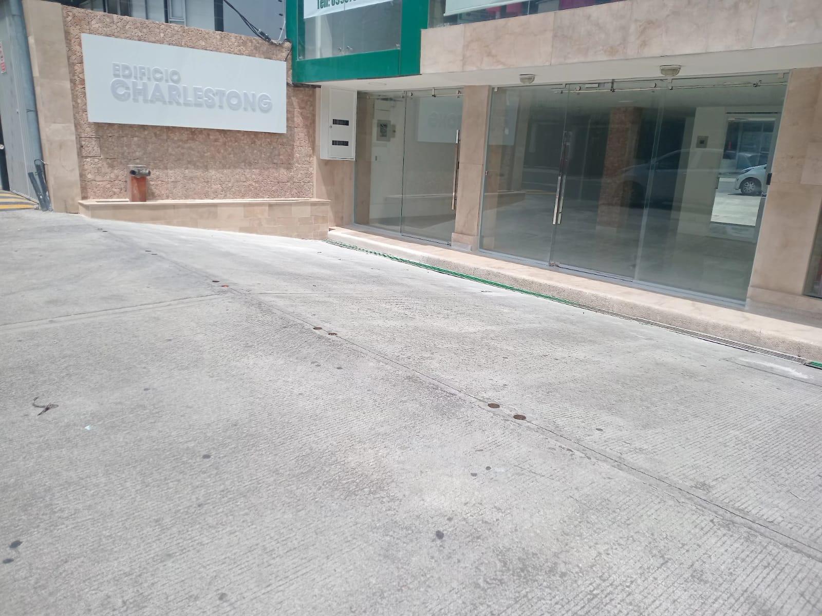 Local en alquiler en Pichincha | Quito | La Carolina, Avenida Eloy Alfaro E3- 57 e Inglaterra, 296 m²