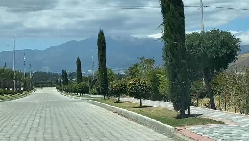 Land for Sale in Tabacundo 850 m2 Flat Ready to Build 3