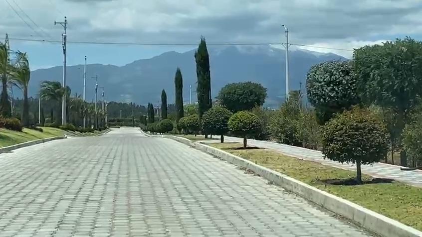 Land for Sale in Tabacundo 850 m2 Flat Ready to Build 2