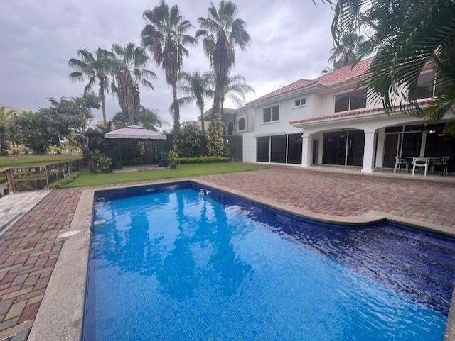 Spectacular House for Rent in Exclusive Gated Community 2