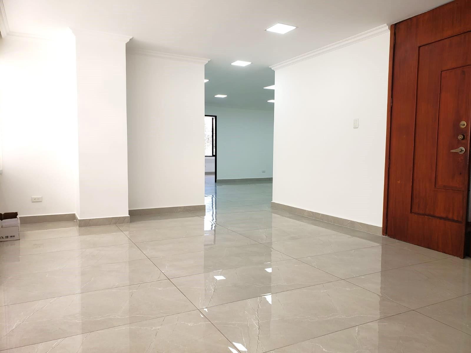 Oficina en alquiler en Pichincha | Quito | La Carolina, Versátil oficina AV AMAZONAS Edificio Corporativo FRENTE A PARQUE LA CAROLINA, cerca CEQ, 240 m²