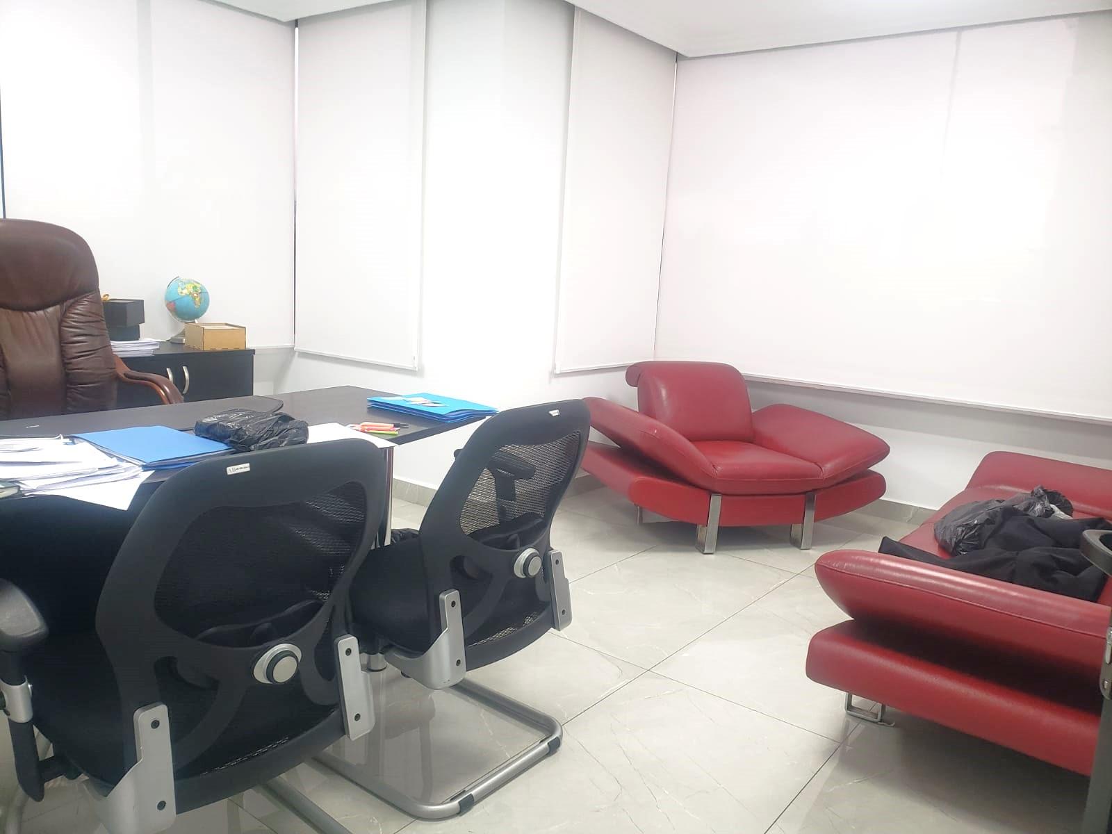 Office for rent in Pichincha | Quito | La Carolina, Versátil oficina AV AMAZONAS Edificio Corporativo FRENTE A PARQUE LA CAROLINA, cerca CEQ, 240 m²