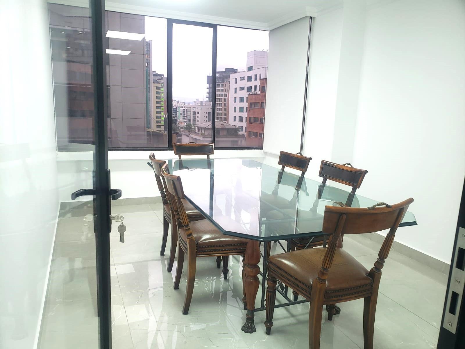 Office for rent in Pichincha | Quito | La Carolina, Versátil oficina AV AMAZONAS Edificio Corporativo FRENTE A PARQUE LA CAROLINA, cerca CEQ, 240 m²