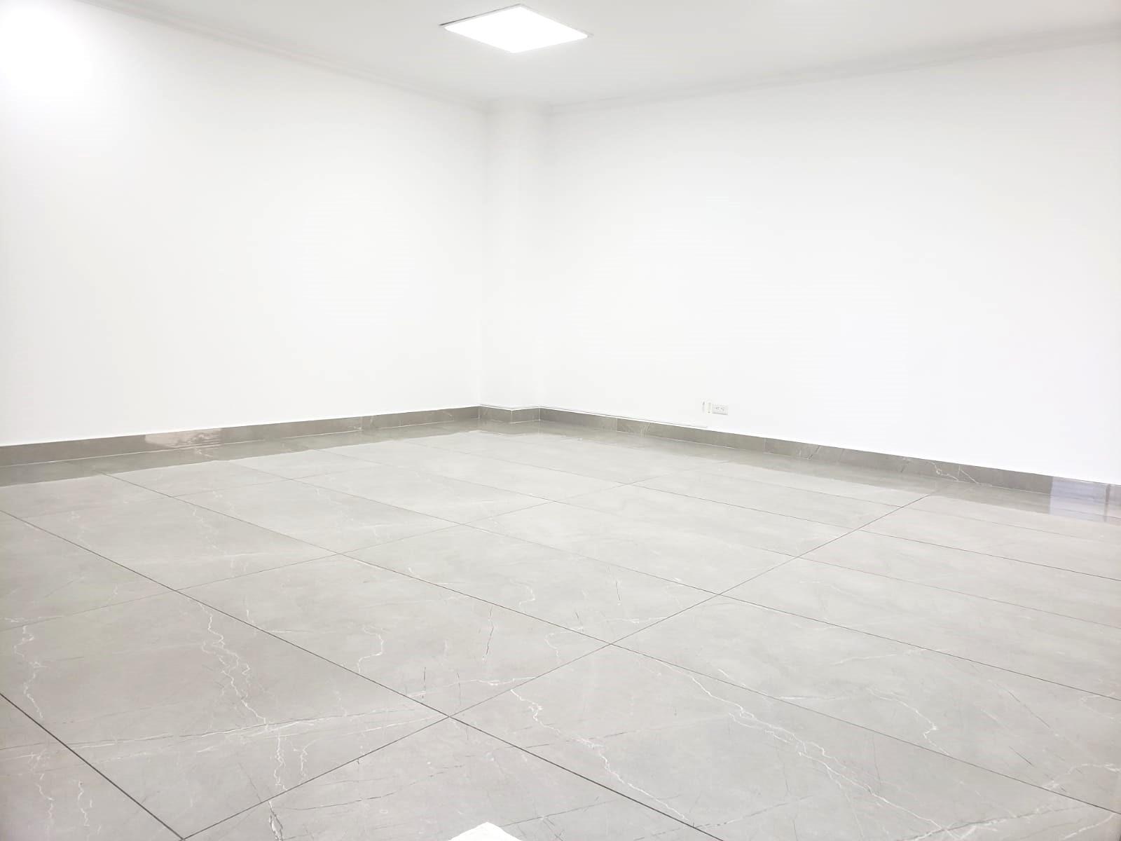 Oficina en alquiler en Pichincha | Quito | La Carolina, Versátil oficina AV AMAZONAS Edificio Corporativo FRENTE A PARQUE LA CAROLINA, cerca CEQ, 240 m²