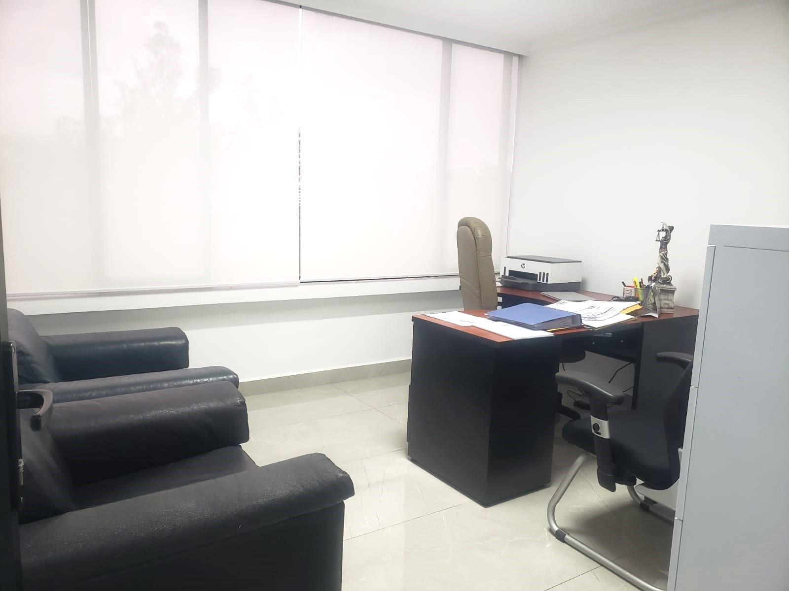 Office for rent in Pichincha | Quito | La Carolina, Versátil oficina AV AMAZONAS Edificio Corporativo FRENTE A PARQUE LA CAROLINA, cerca CEQ, 240 m²