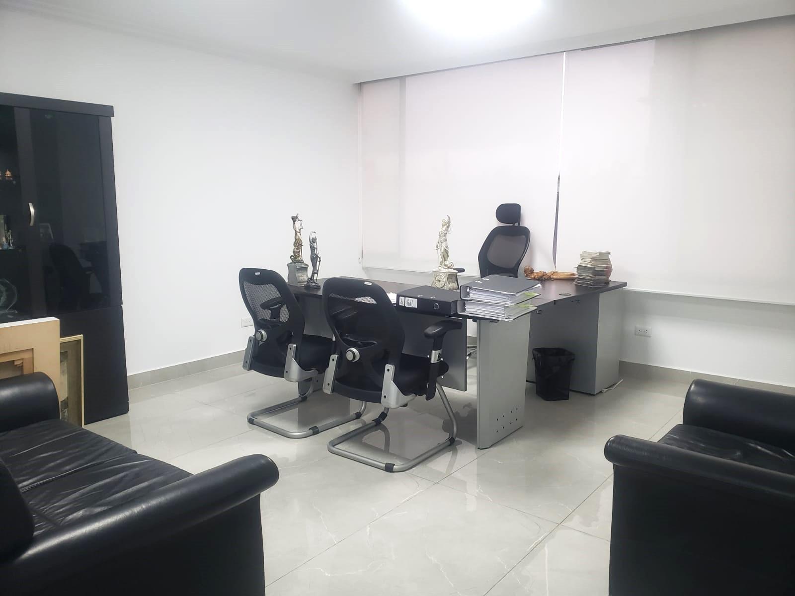 Office for rent in Pichincha | Quito | La Carolina, Versátil oficina AV AMAZONAS Edificio Corporativo FRENTE A PARQUE LA CAROLINA, cerca CEQ, 240 m²