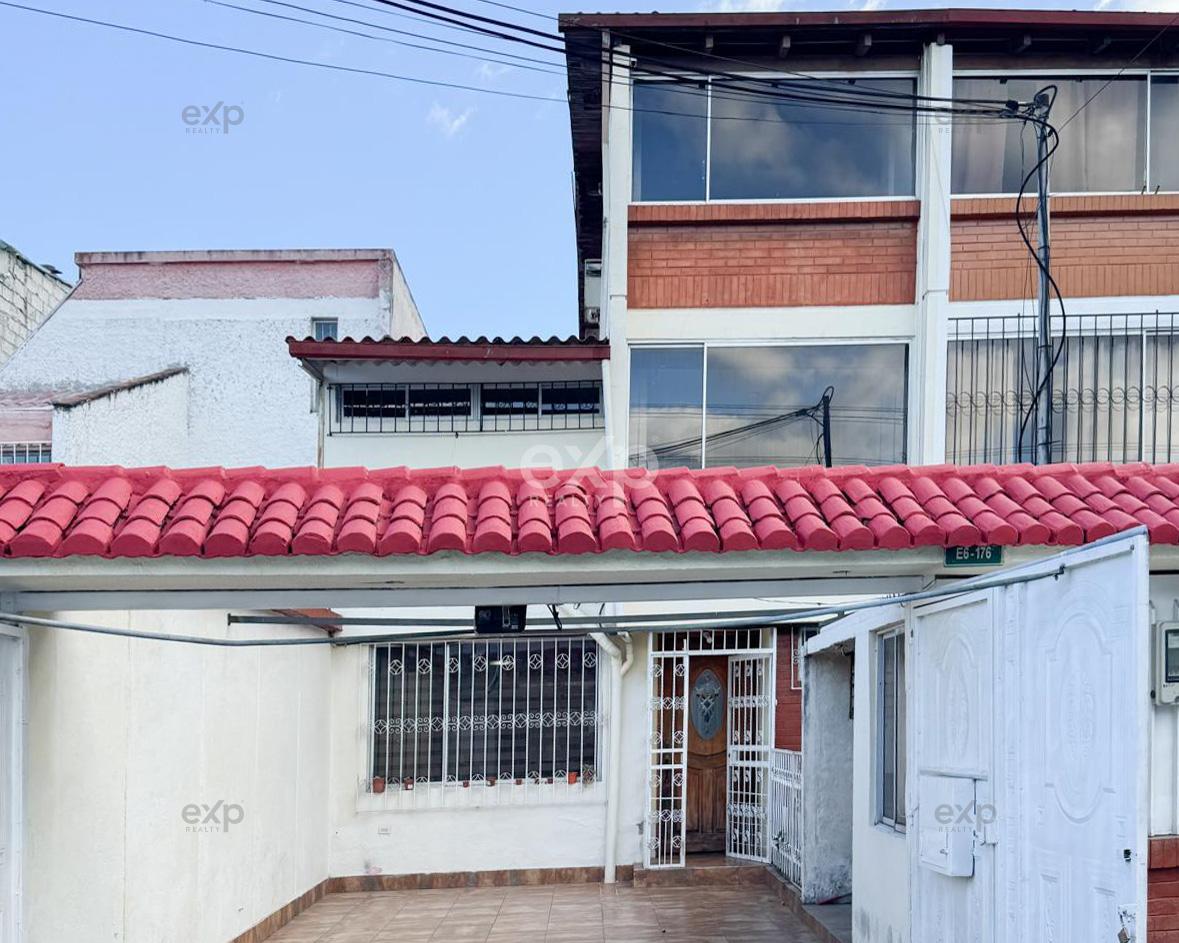 Casa en venta en Pichincha | Quito | La Kennedy, Benjamin Wandenberg y Batodano, 260 m²