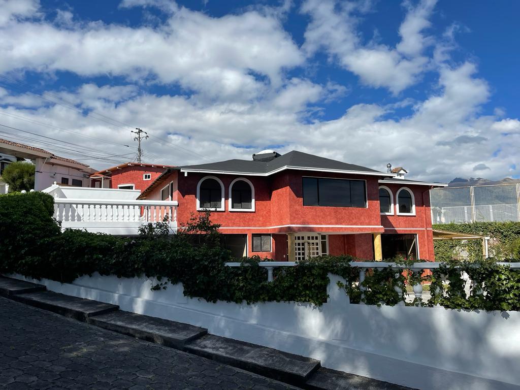 House for Sale in Campo Alegre Urbanization, Monteserrín, North Quito