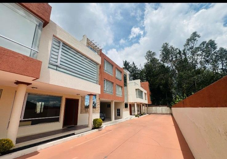 Casa en venta en Pichincha | Quito | Pusuqui, Manuel Cordova Galarza KM 7 1/2, Urbanizacion Los Huertos - Colegio Frances, 336 m²