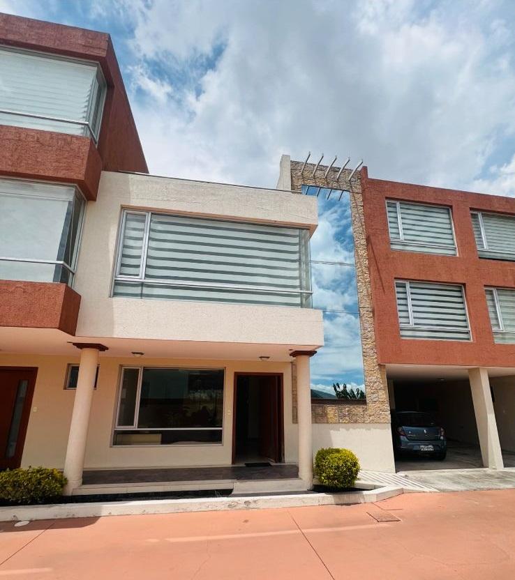 Casa en venta en Pichincha | Quito | Pusuqui, Manuel Cordova Galarza KM 7 1/2, Urbanizacion Los Huertos - Colegio Frances, 336 m²