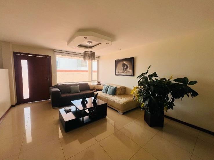 Casa en venta en Pichincha | Quito | Pusuqui, Manuel Cordova Galarza KM 7 1/2, Urbanizacion Los Huertos - Colegio Frances, 336 m²